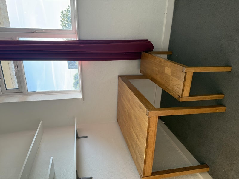 Room Cathnor Road in Greater London