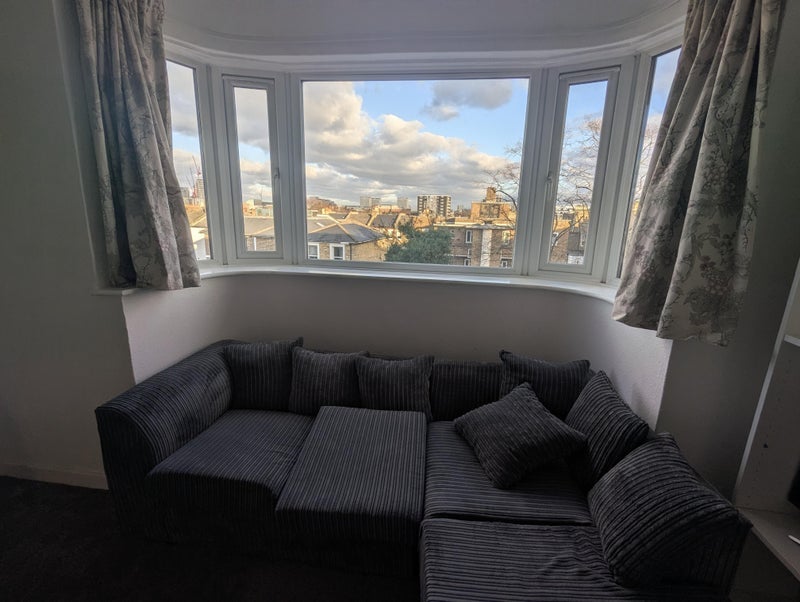 Flat Cathnor Road in Greater London