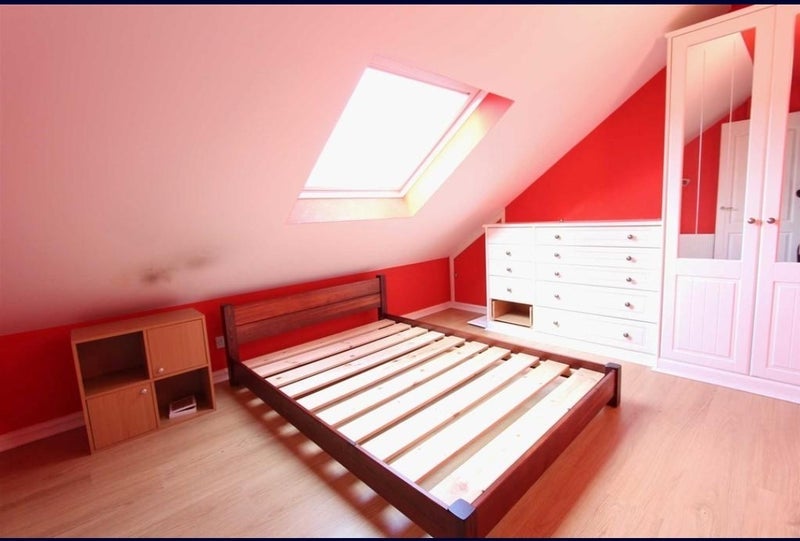 Flat Greenhill Road in Greater London
