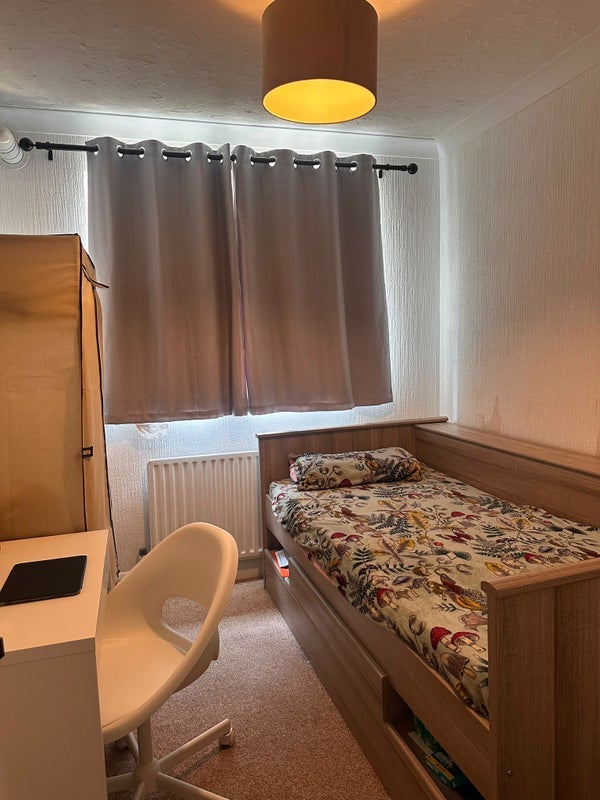 Room Robin Hood Way in Greater London