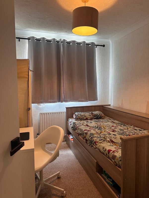Room Robin Hood Way in Greater London