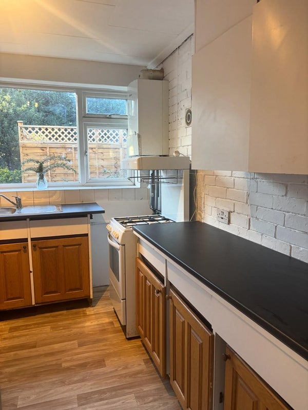 Room Robin Hood Way in Greater London