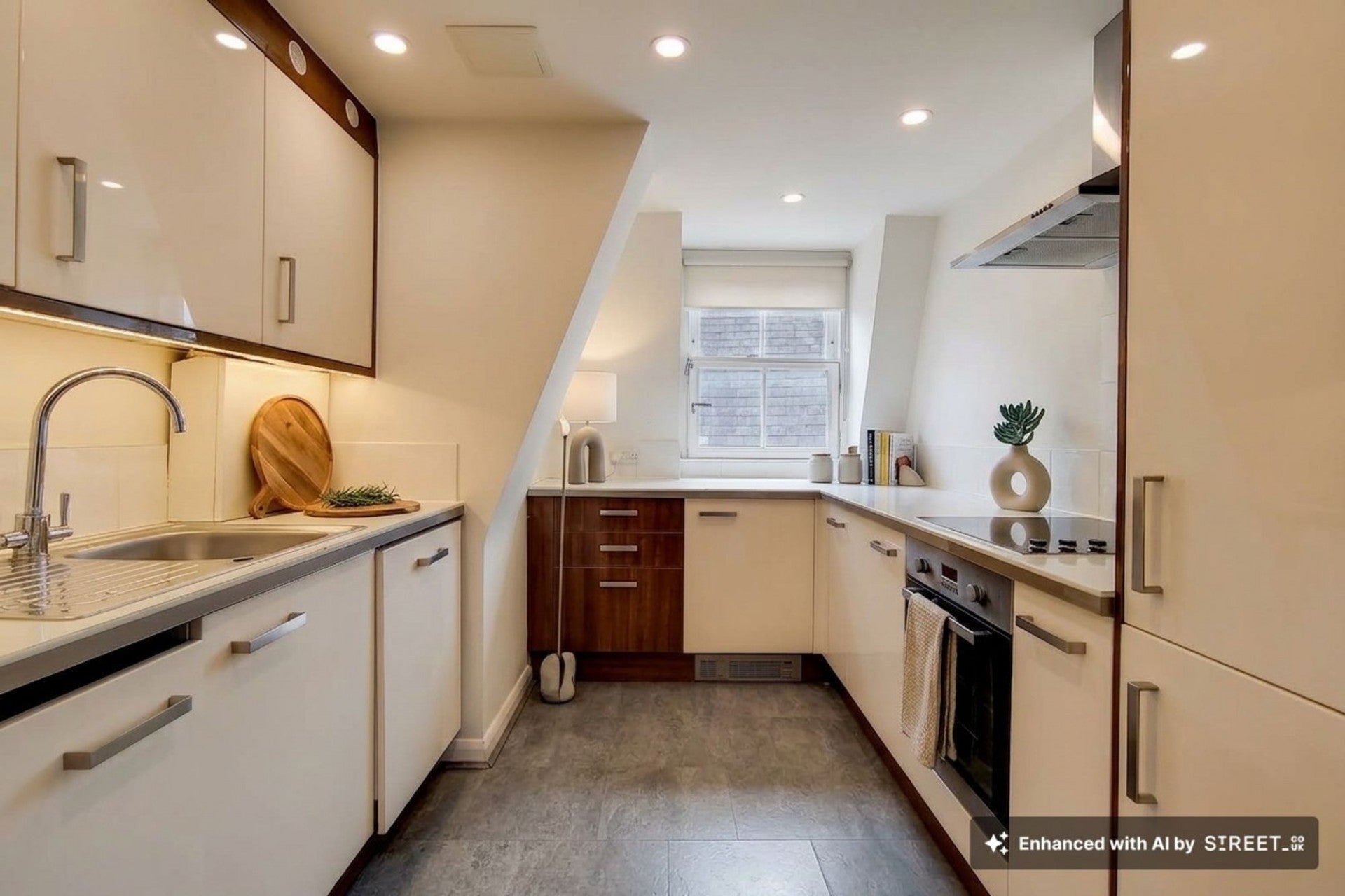 Flat Hammersmith Road in Greater London