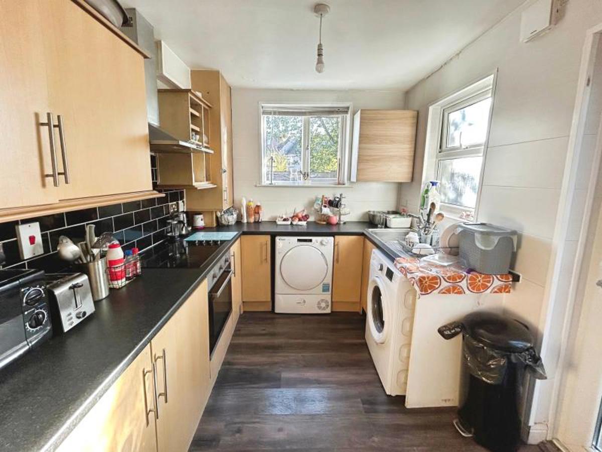 Room Soundwell Road in Bristol