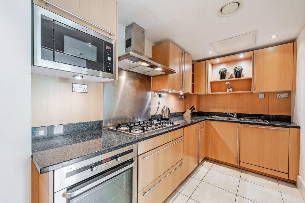 Flat Coleridge Gardens in Greater London