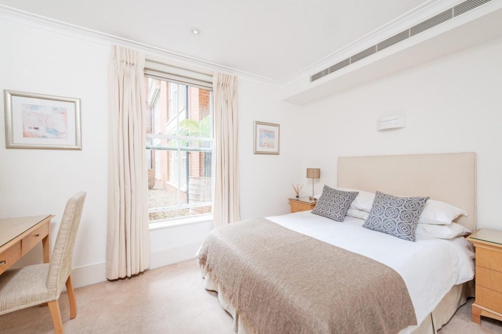 Flat Coleridge Gardens in Greater London