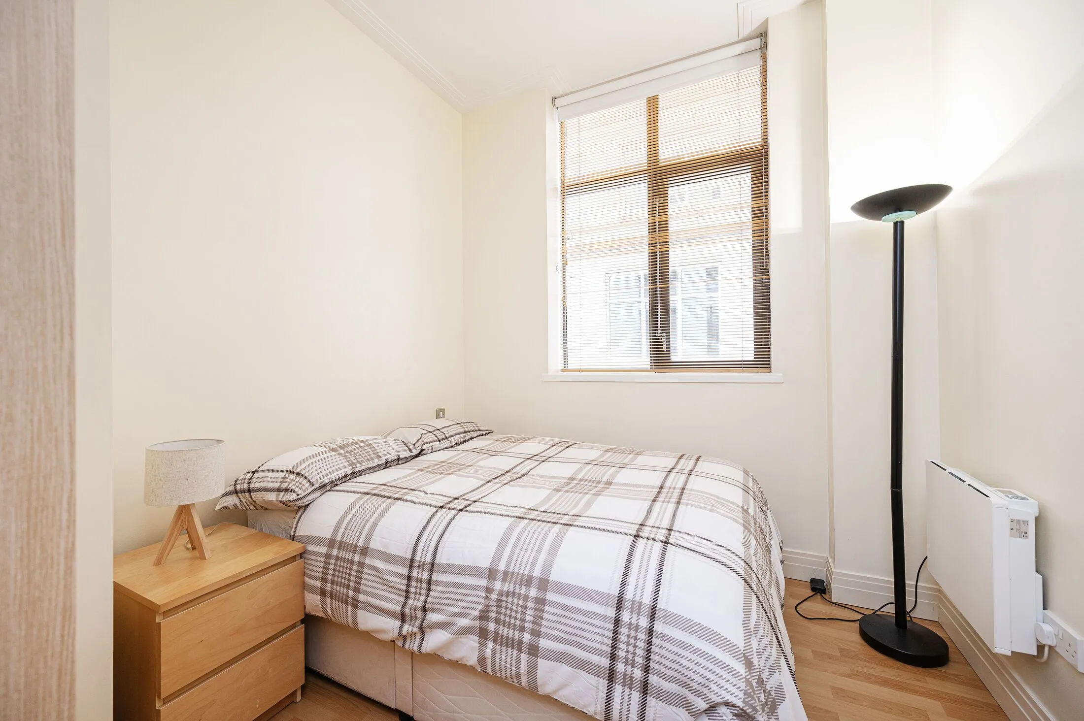 Flat Prescot Street in Greater London