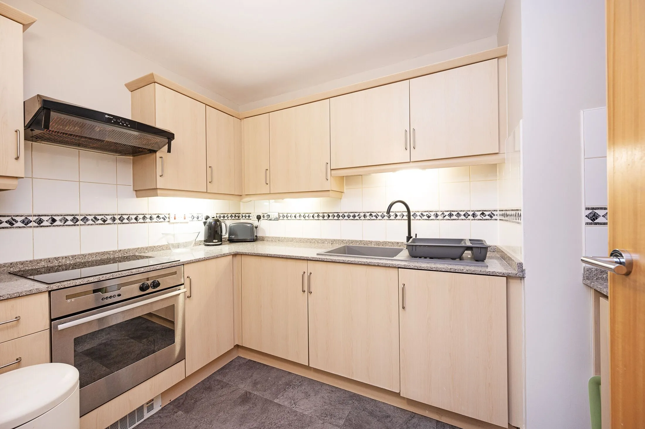 Flat Prescot Street in Greater London