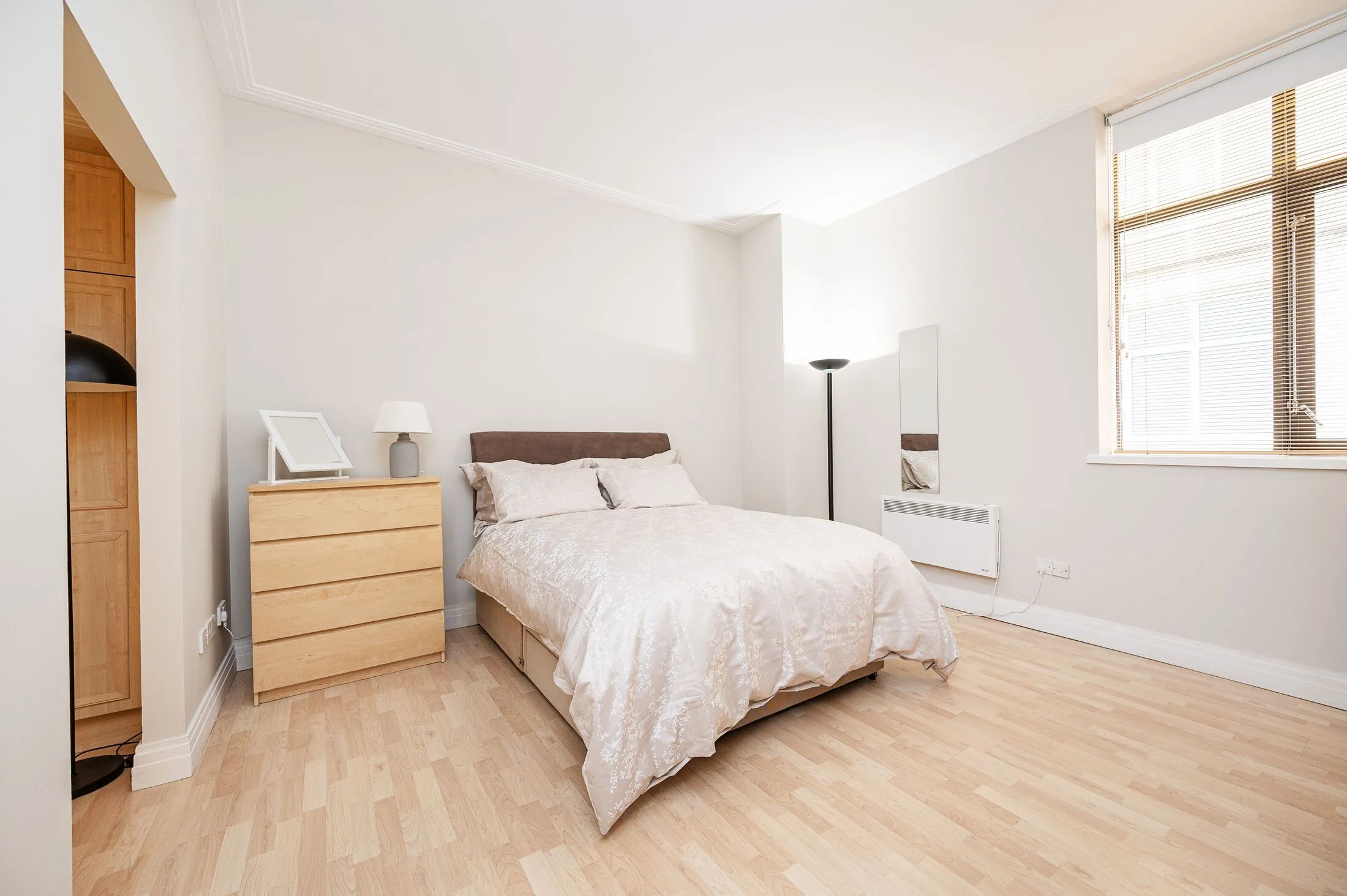 Flat Prescot Street in Greater London