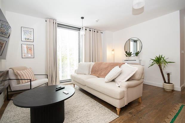 Flat Honeybourne Way in Cheltenham