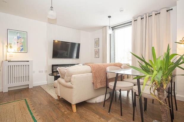 Flat Honeybourne Way in Cheltenham