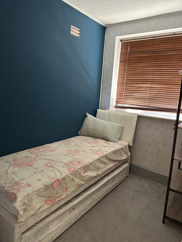 Room Allenswood Road in Greater London