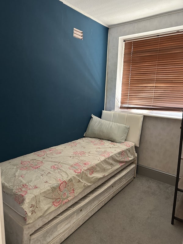 Room Allenswood Road in Greater London
