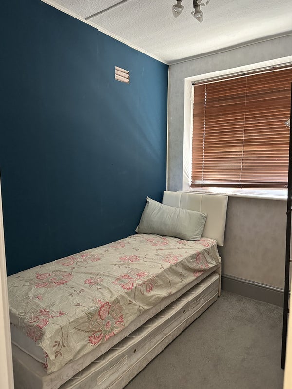 Room Allenswood Road in Greater London