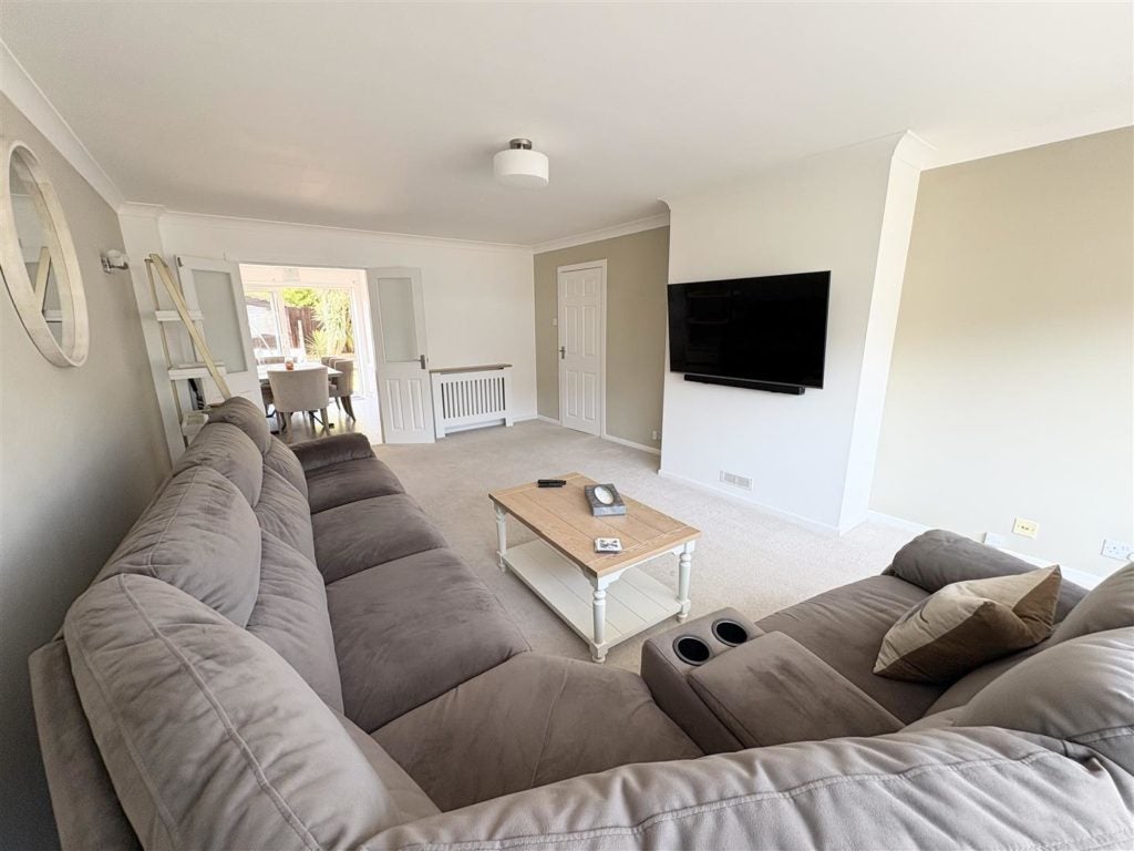 House Locksley Drive in Ferndown