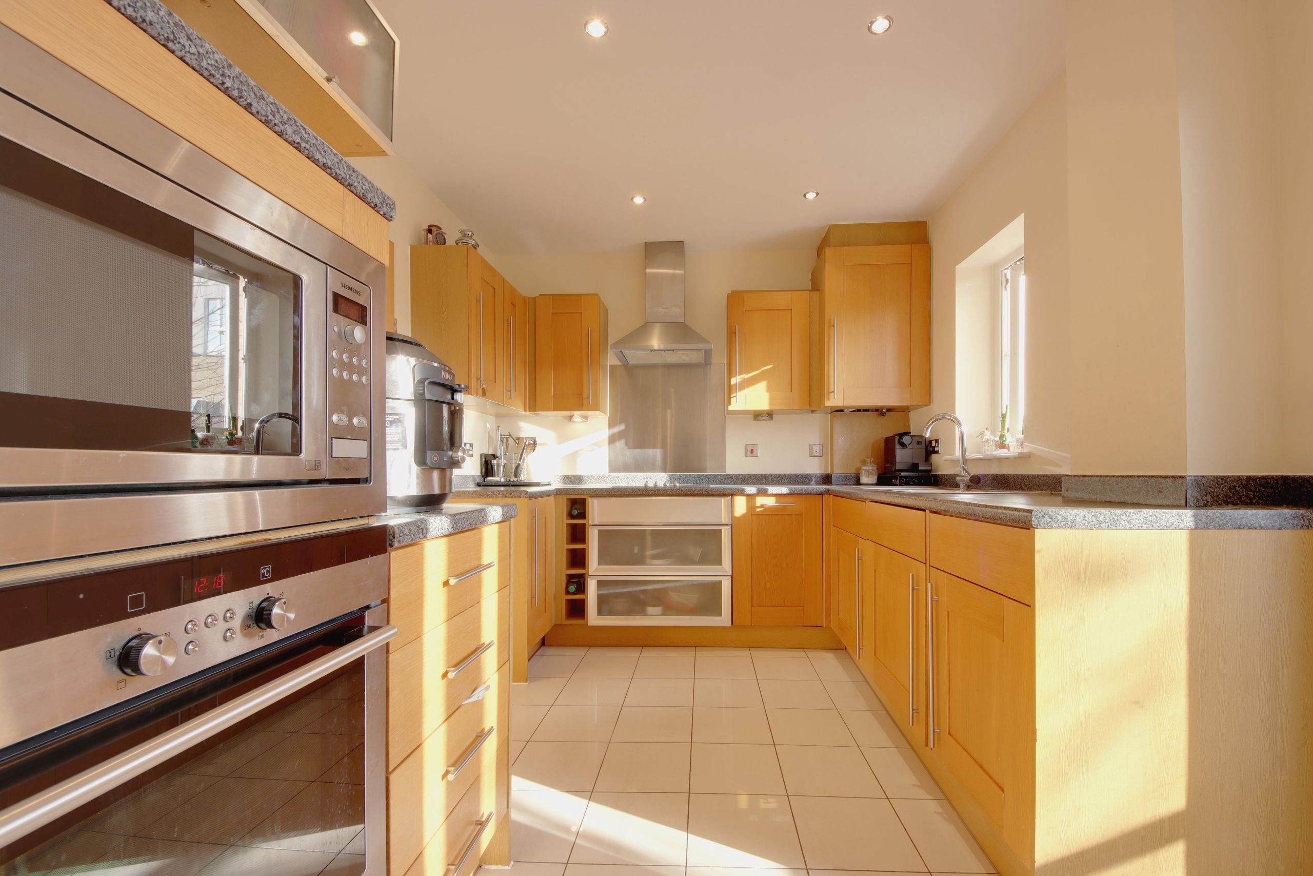 Flat Modena Mews in Watford