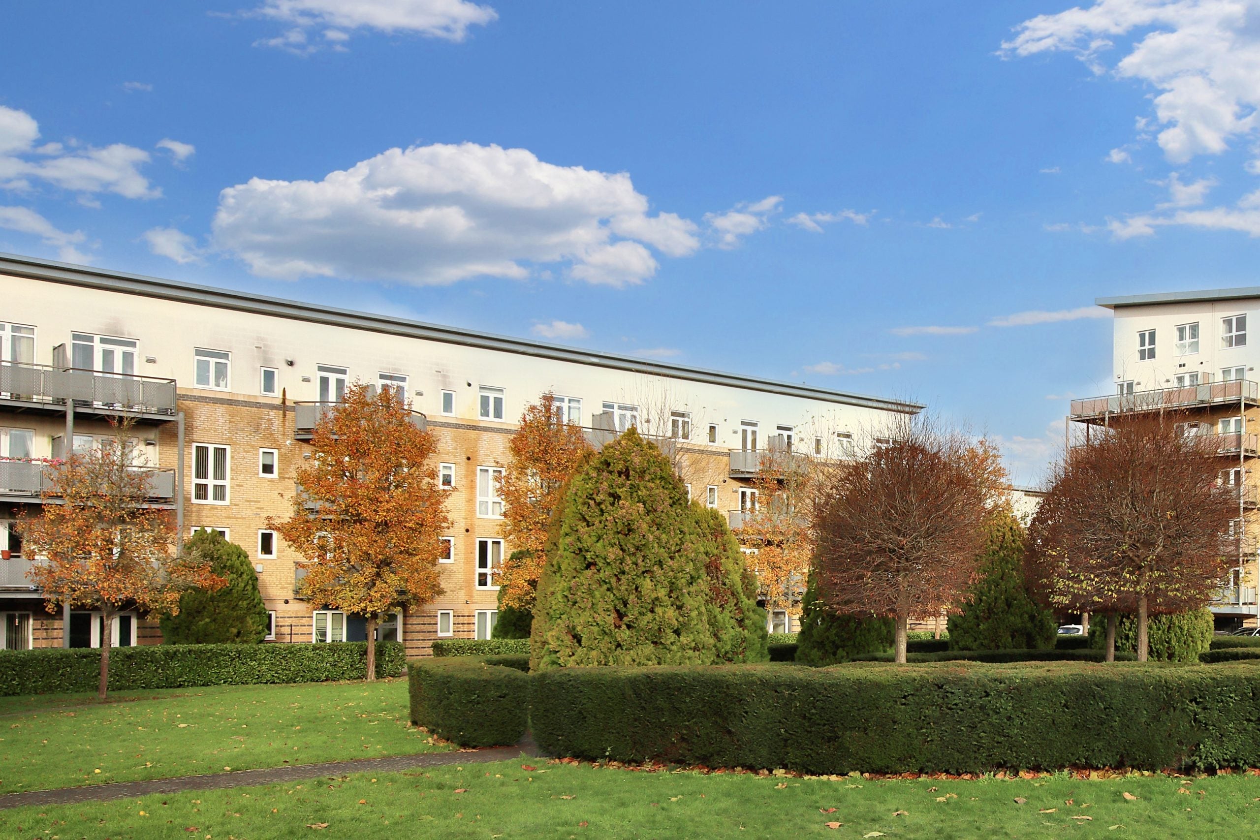Flat Modena Mews in Watford