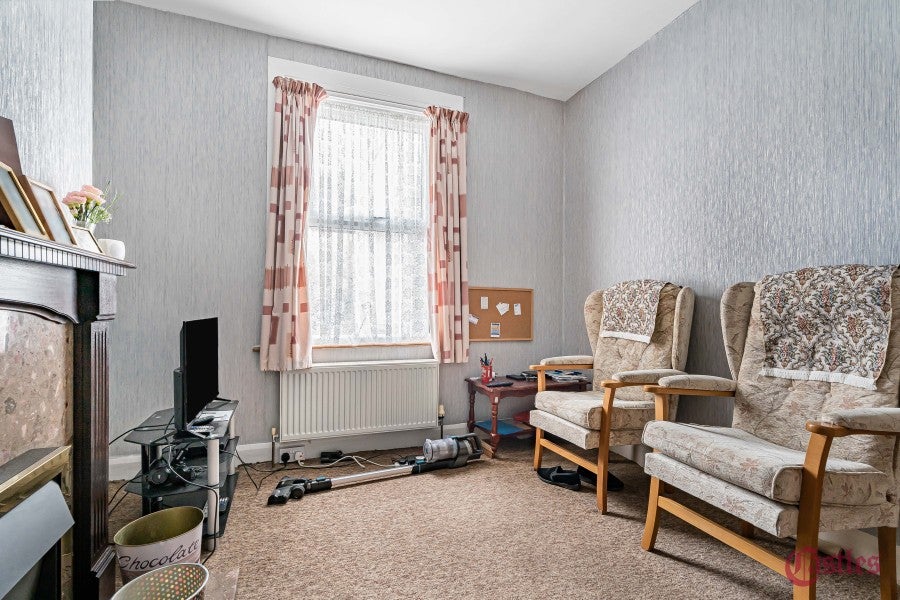 House Medcalf Road in Greater London
