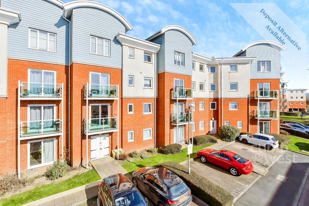 Flat Wheatcroft Court in Greater London
