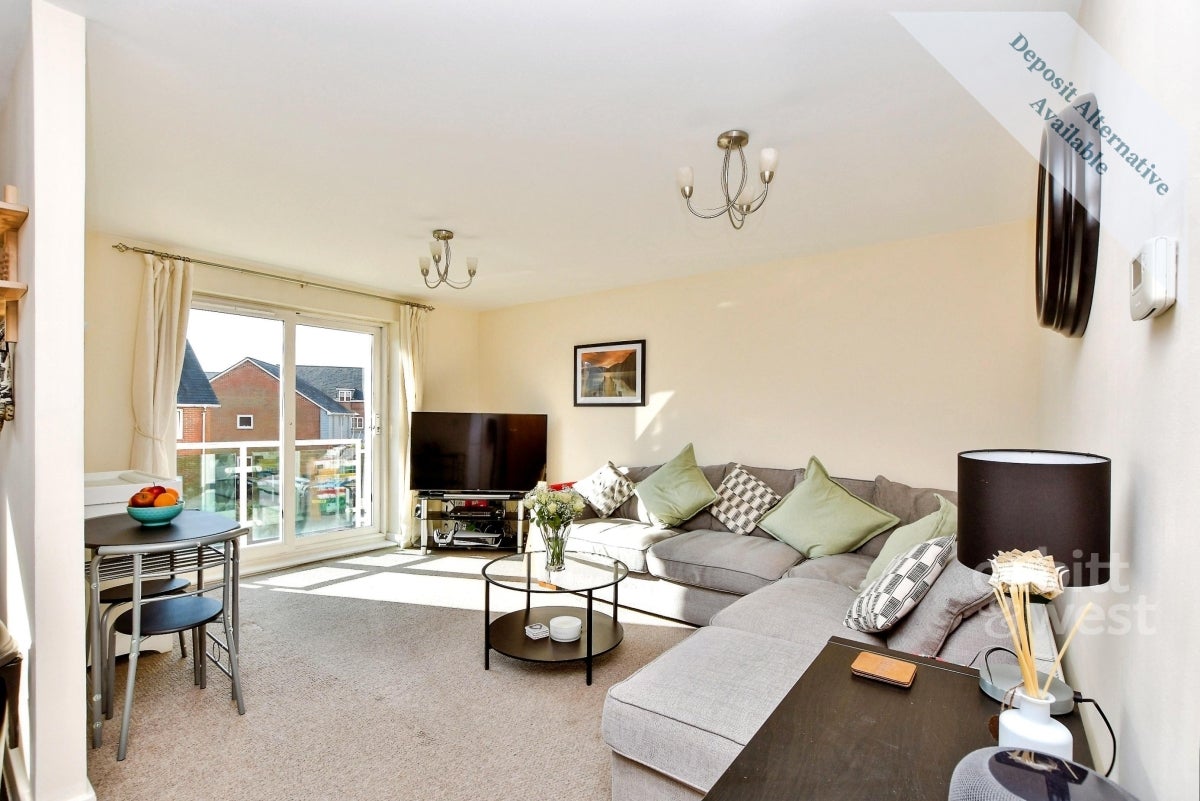 Flat Wheatcroft Court in Greater London
