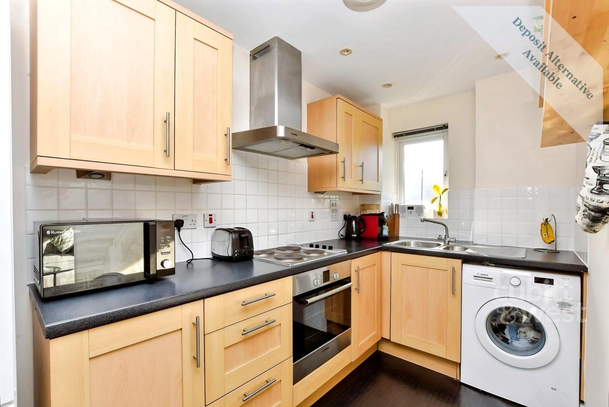 Flat Wheatcroft Court in Greater London