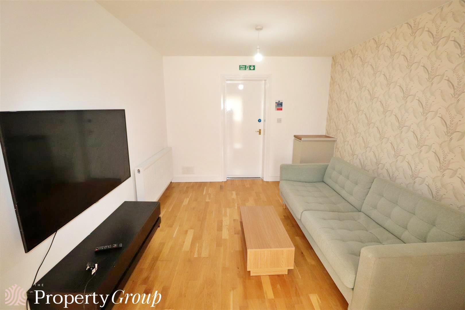 Room Coombe Park Road in Coventry