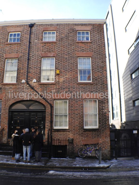 Flat Shaw Street in Liverpool