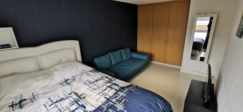 Room Westferry Road in Greater London
