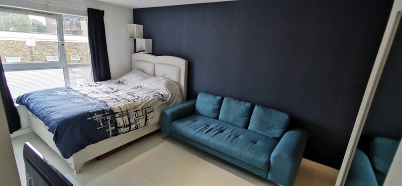 Room Westferry Road in Greater London