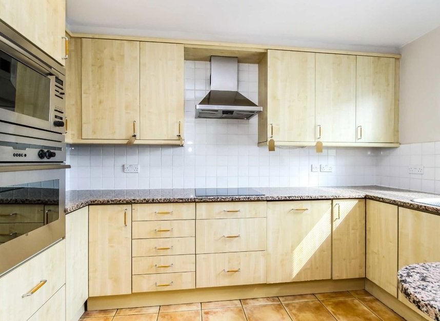 House Leeward Gardens in Greater London