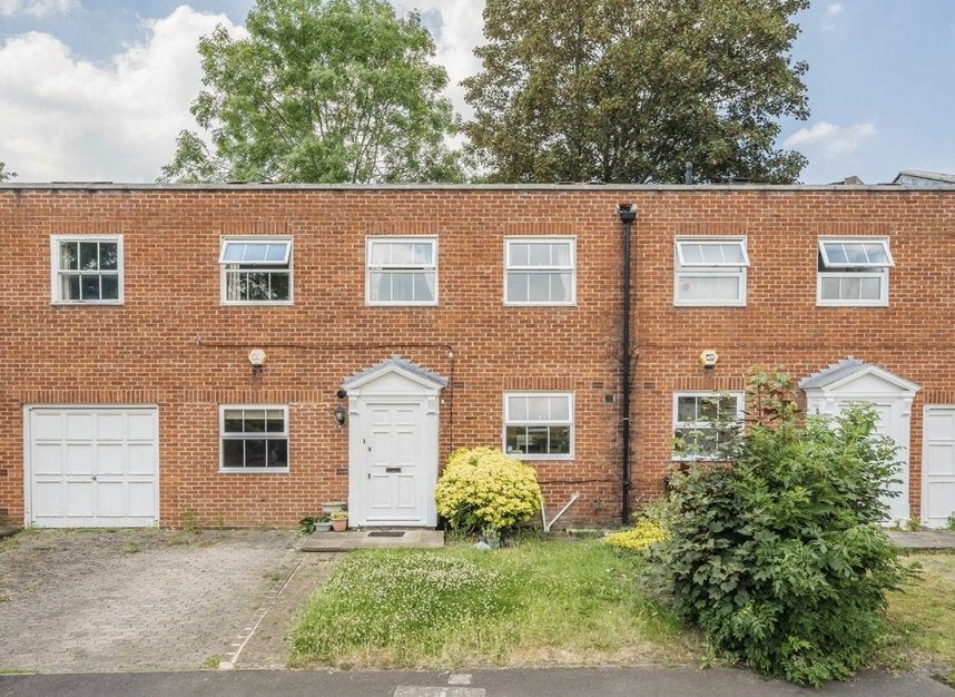 House Leeward Gardens in Greater London