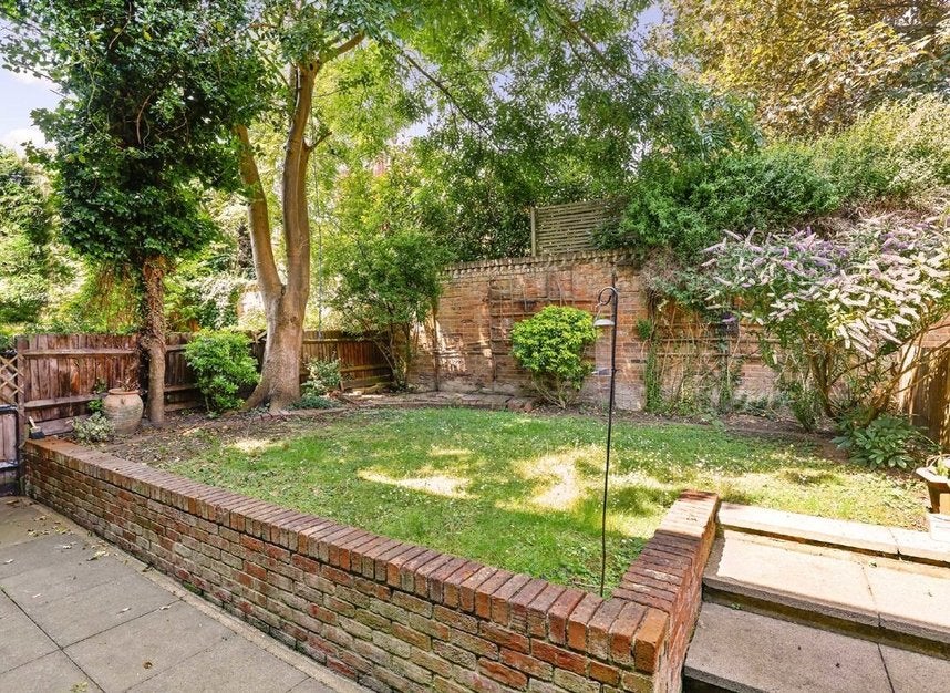 House Leeward Gardens in Greater London
