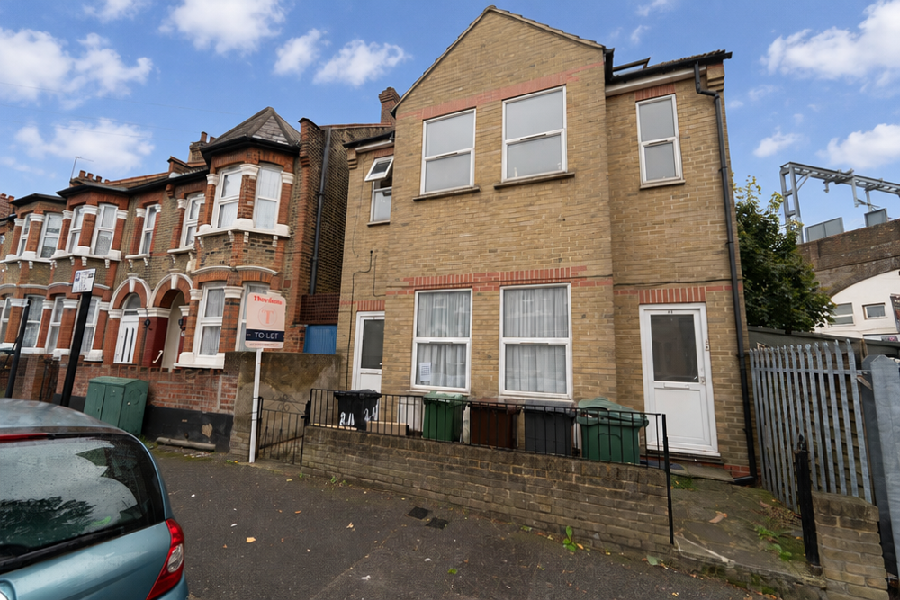 Flat Wesley Road in Greater London
