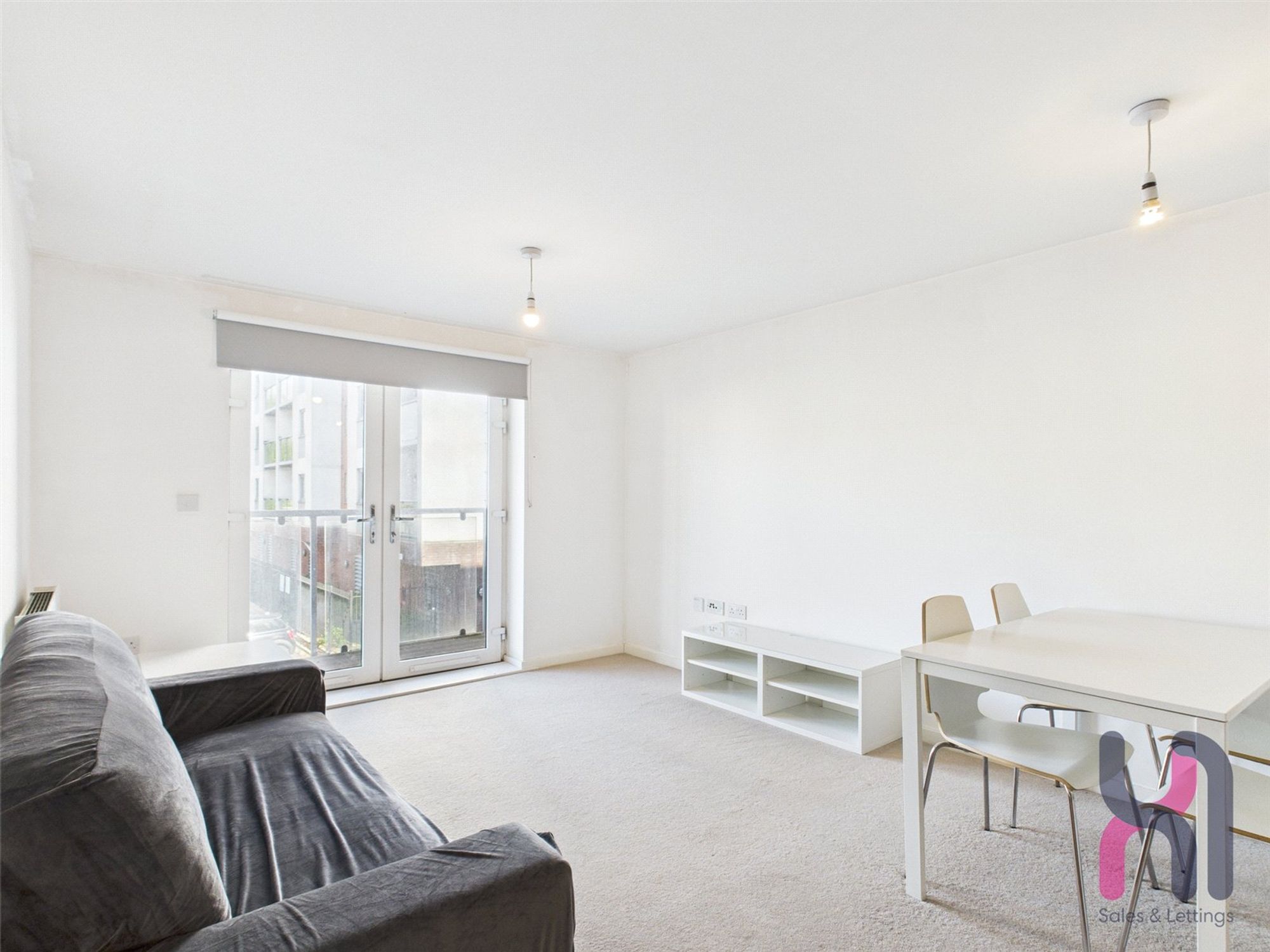 Flat Elmira Way in Salford