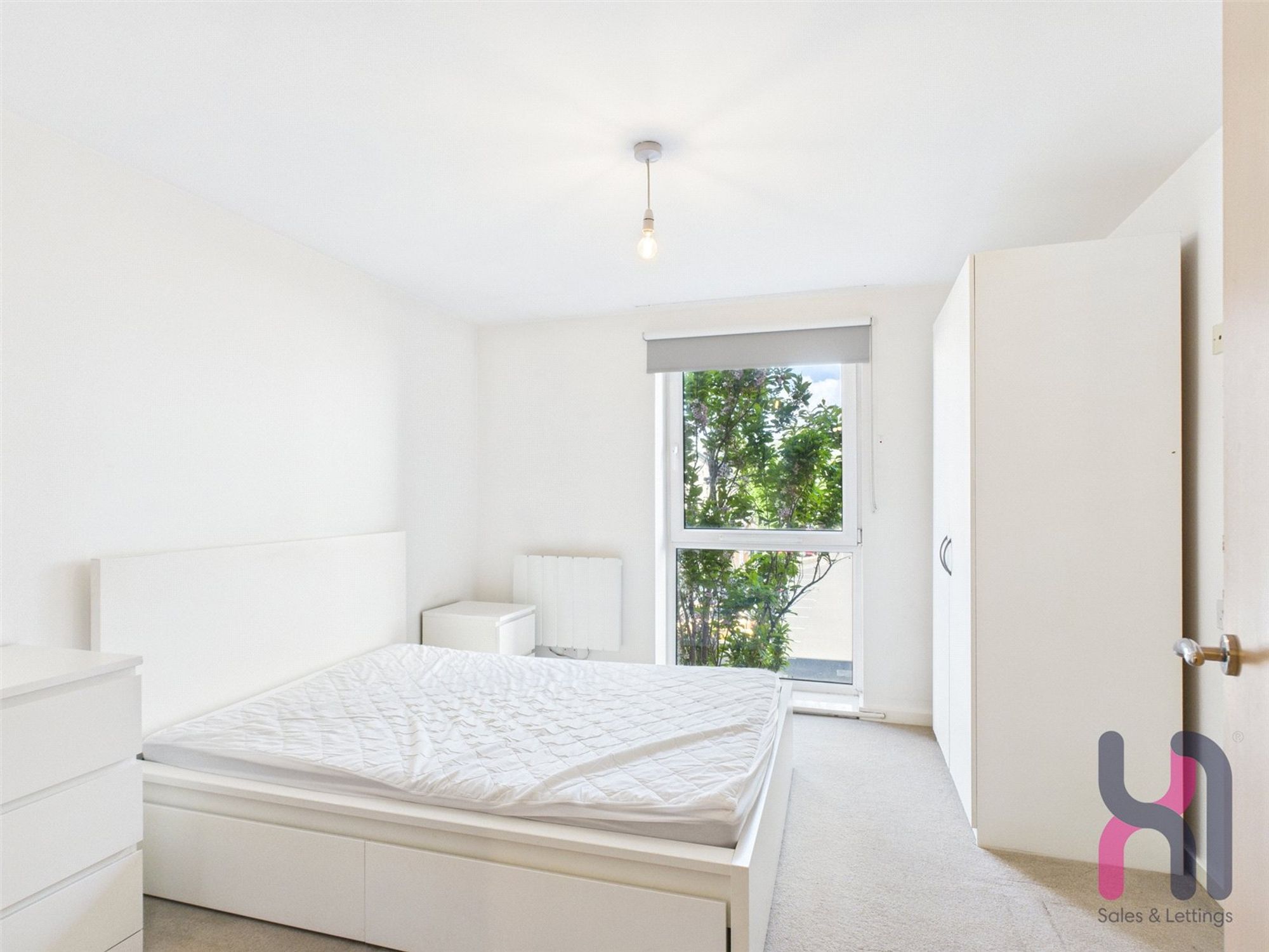 Flat Elmira Way in Salford