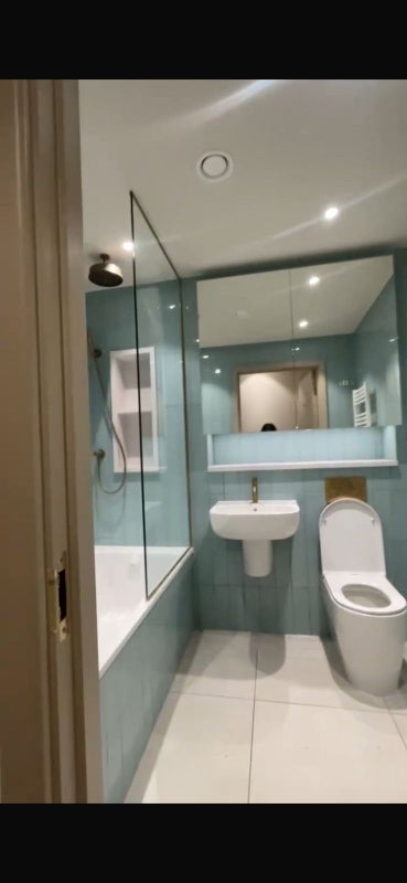 Room Ashley Road in Greater London