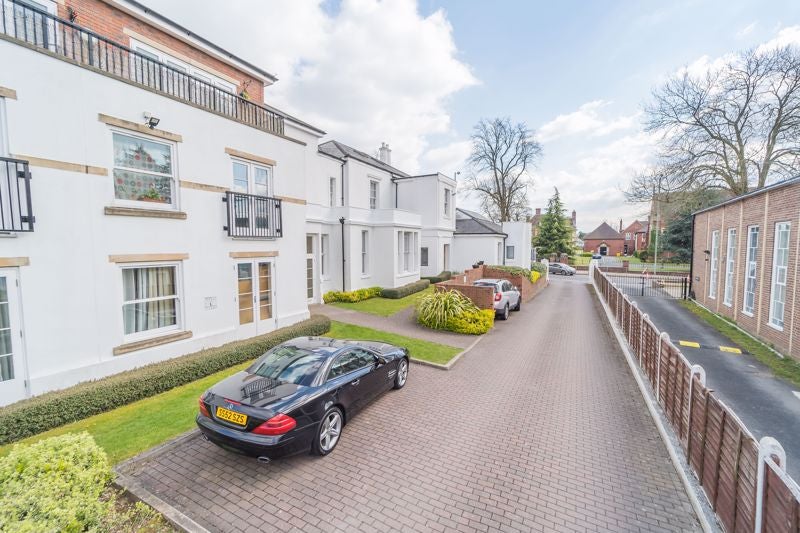 Flat Compton Road in Wolverhampton