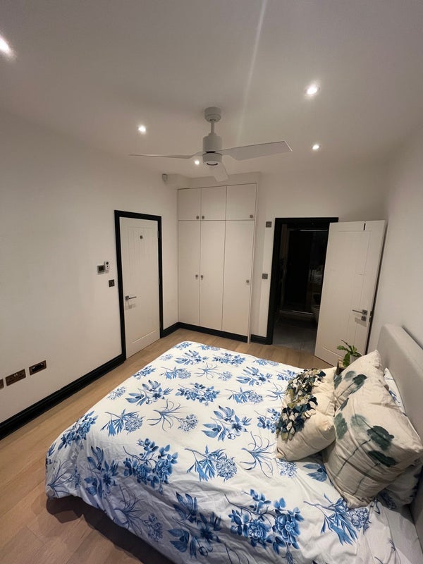 Room Dorset Road in Greater London