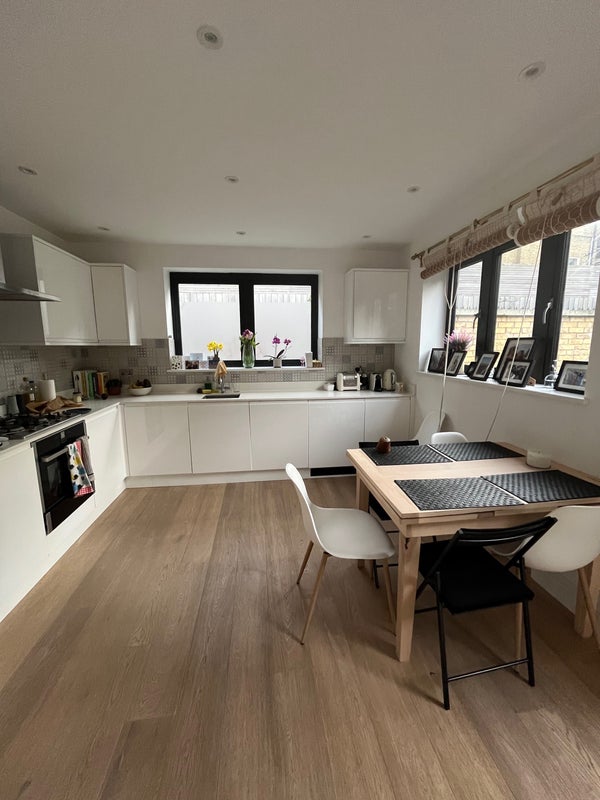 Room Dorset Road in Greater London