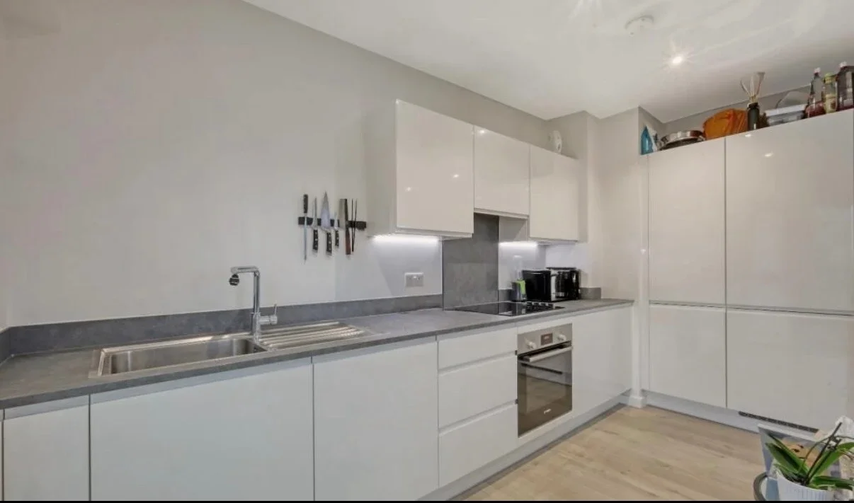 Flat Silvertown Way in Greater London