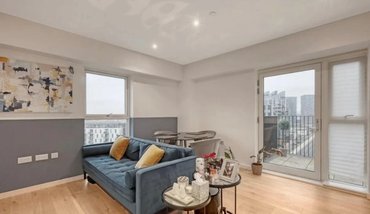 Flat Silvertown Way in Greater London