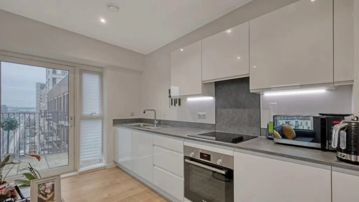 Flat Silvertown Way in Greater London