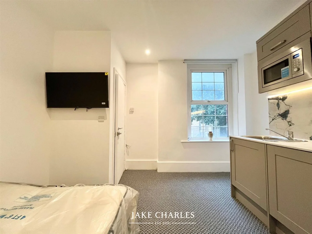 Flat Bond Street in Greater London