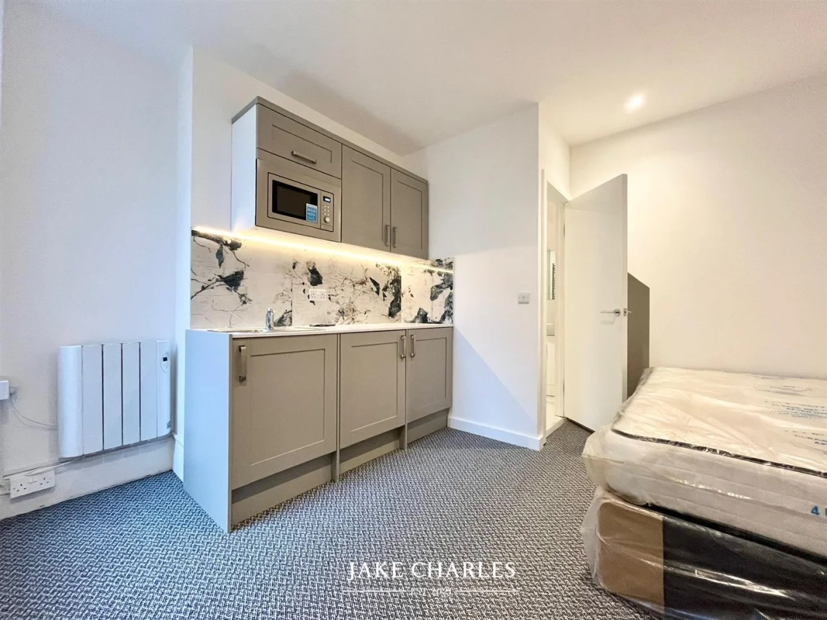 Flat Bond Street in Greater London