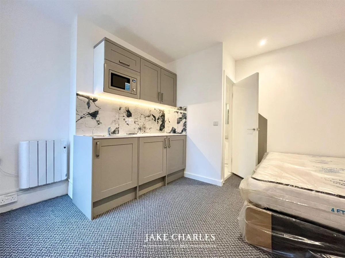 Flat Bond Street in Greater London