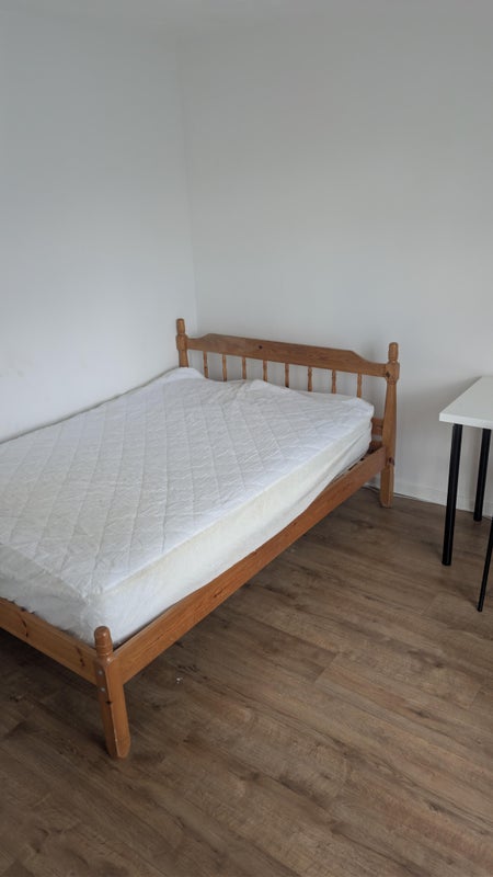 Room Coniston Road in Bristol