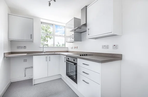Flat Haseltine Road in Greater London