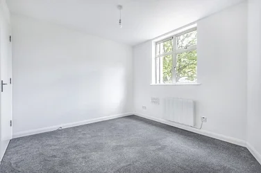 Flat Haseltine Road in Greater London