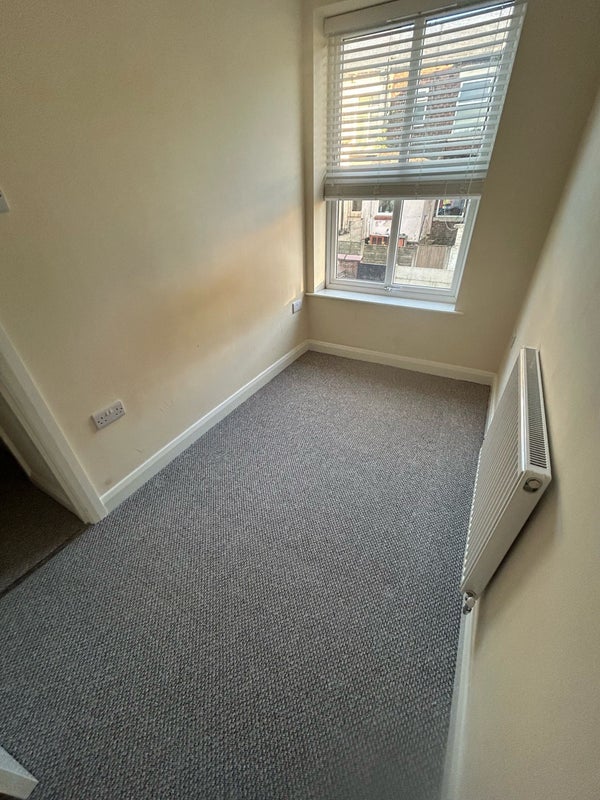 Room Newbreak Street in Oldham