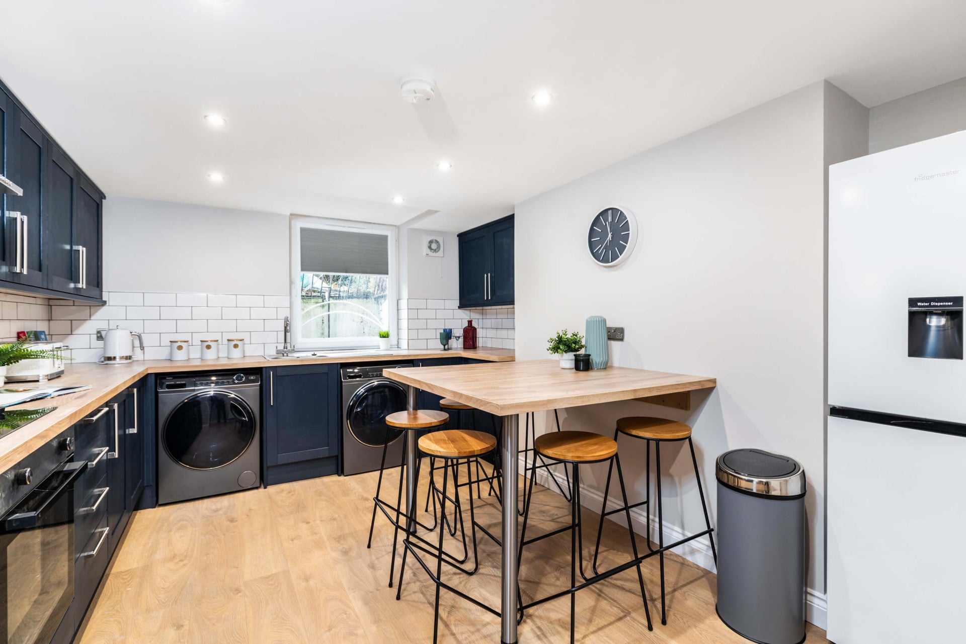 Room Burchett Place in Leeds